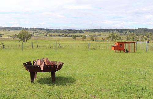 Cranley Cabina | Cosy Farm Stay. Minutes from Toowoomba Bypass