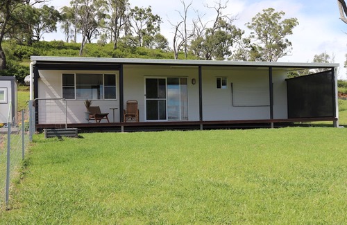 Cranley Cabina | Cosy Farm Stay. Minutes from Toowoomba Bypass