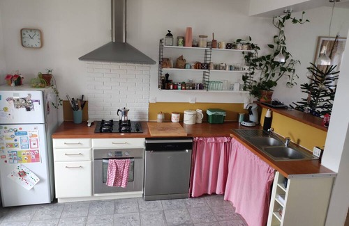 Lanester Casa | 1930s family home near the sea