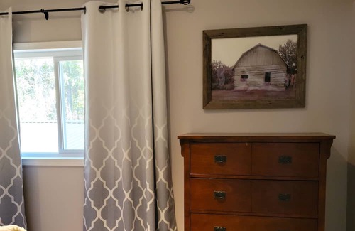 Grand Forks Casa | Cozy retreat, easy access to the Trans Canada Trail for hiking, biking and more!
