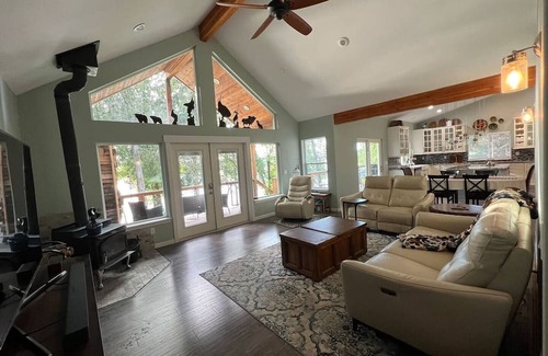 Shelton Casa | Relax on Harstine Island in a Waterfront Home!