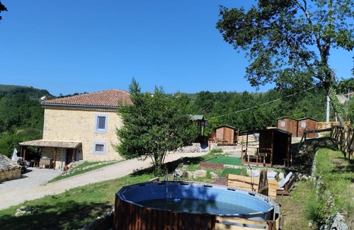 Arpino Otro | Spacious double room in an old farmhouse recently renovated with exposed beams.