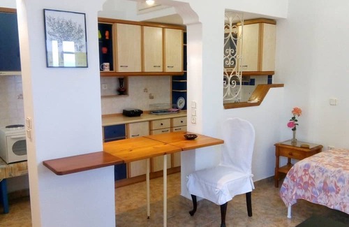 Evdilos Casa | Bella Vista GuesthousenCosy studio apt. w/sea view, front yard,10' to Evdilos