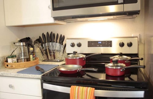 Bayou Oaks Casa | 2 king beds, large yard, laundry