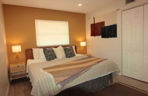 Bayou Oaks Casa | 2 king beds, large yard, laundry
