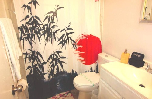 Bayou Oaks Casa | 2 king beds, large yard, laundry