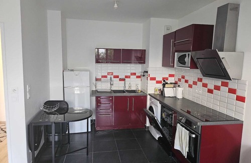 Bois-Colombes Apartamento | Charming furnished 2-room apartment with garden and terrace