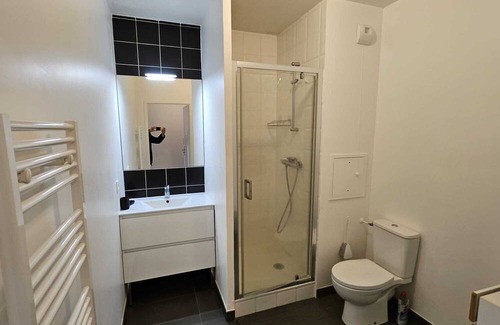 Bois-Colombes Apartamento | Charming furnished 2-room apartment with garden and terrace