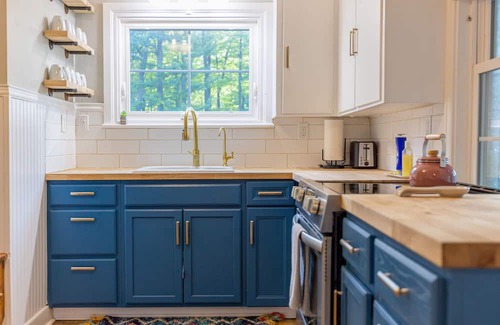 Boynton Casa | 4 bedroom, 1.5 bath, mountain views!