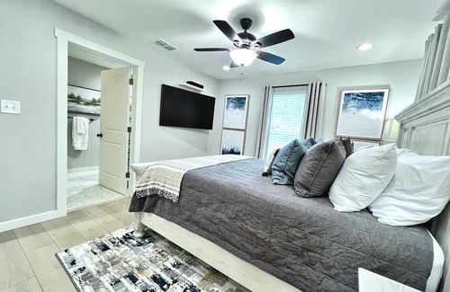 Pilot Point Casa | Liberty House in Pilot Point -- A cozy vibe & 10 minutes from Ray Roberts Lake.