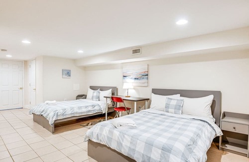 Hopkins Bayview Casa | Bright Townhome: Walk to Johns Hopkins Bayview!