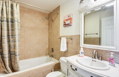 Hopkins Bayview Casa | Bright Townhome: Walk to Johns Hopkins Bayview!