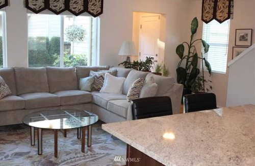 Mill Creek Casa | Spacious 4-bedroom house with WiFi and AC in brilliant Mill Creek
