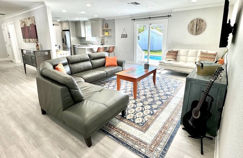 Walsingham Casa | LUXE 4BR Private Home Pool BBQ Boat Parking 3mi From Indian Rocks Beach