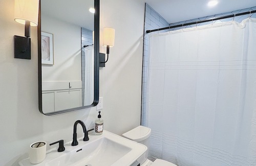 Jefferson Casa | Cozy 2-bedroom 5 minutes from tree-lined Carrollton/St. Charles Ave.