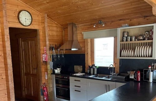 Oakfordbridge Cabina | Tranquil Cabin in the Woods with Spectacular Views