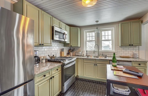 Livingston Manor Casa | Serene Livingston Manor Retreat w/ Private Hot Tub