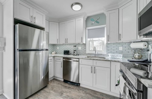 Hopatcong Cabaña | Couple's weekend or vacation with kids near the biggest Lake in New Jersey.