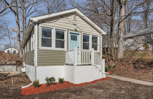 Hopatcong Cabaña | Couple's weekend or vacation with kids near the biggest Lake in New Jersey.