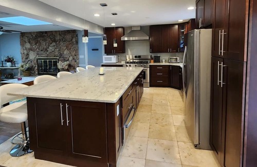 Dayton Casa | 6 Bedroom, Huge Yard Family Home for Entertainment in the heart of Centerville!