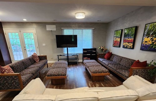 Dayton Casa | 6 Bedroom, Huge Yard Family Home for Entertainment in the heart of Centerville!
