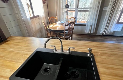 Sharpsburg Cabina | Cozy 2-bedroom cabin on beautiful Burr Oak Lake