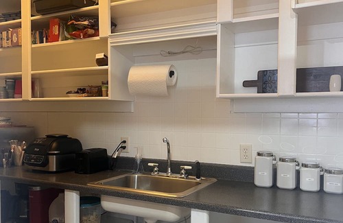 Milford Casa | Large fully furnished corporate housing. Centrally located, plenty of parking.