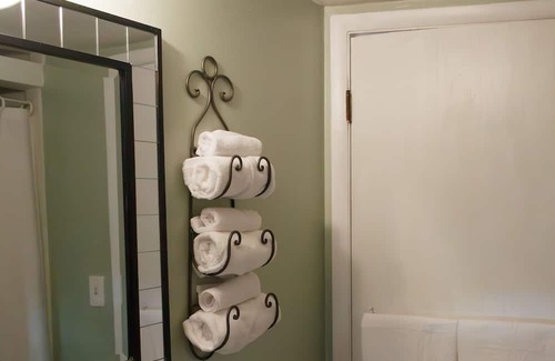 Skaneateles Apartamento | Cozy Skaneateles 1BDR/1Bath Apartment just steps away from the amazing Village.