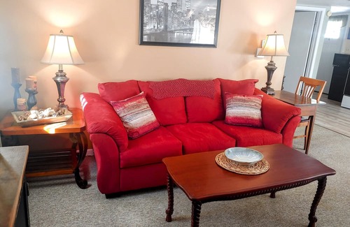 Skaneateles Apartamento | Cozy Skaneateles 1BDR/1Bath Apartment just steps away from the amazing Village.