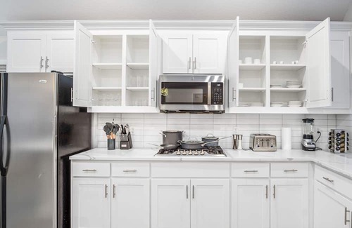 Garland Casa | Cozy 4-Bdrm Retreat w/ BBQ and Firepit - Ideal for Lrg Grps and Outdoor Living