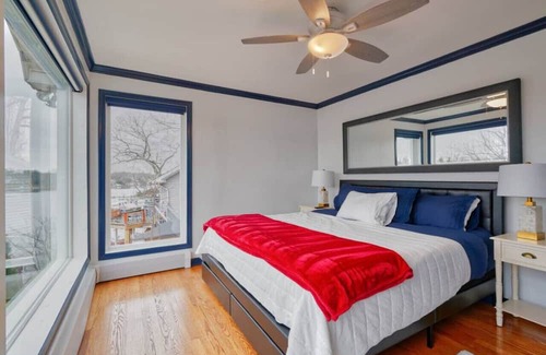 Glen Burnie Casa | 315) Waterfront with Hot Tub!