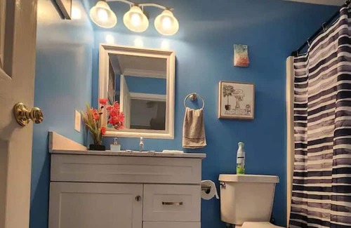 Mint Hill Casa | 122) Massive 3 bedroom home with fenced yard!