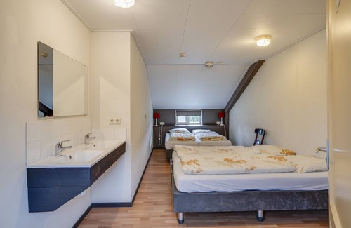 Wanroij Otro | Cozy Farm Stay With Lots of Space for Relaxing