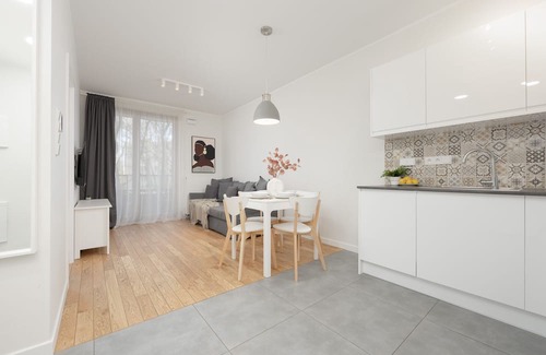 Muranow Apartamento | Muranów Apartment Parking by Renters