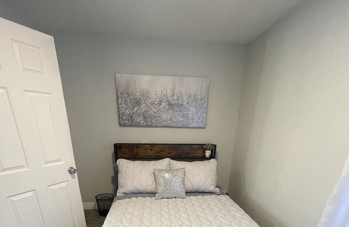 Ogden Casa | Stylish and centrally located two bedroom house in Ogden with AC, WiFi,