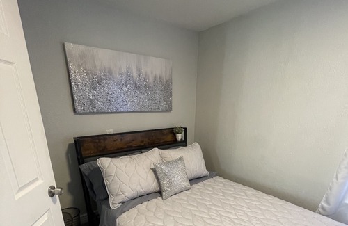Ogden Casa | Stylish and centrally located two bedroom house in Ogden with AC, WiFi,