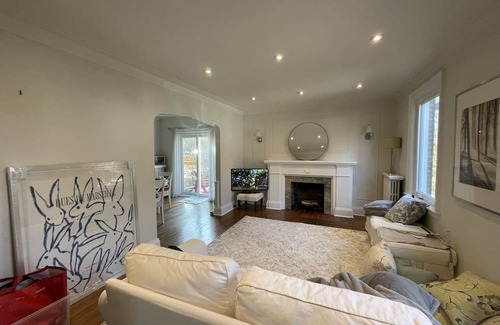 North York Casa | Furnished 3 bedroom house in Wanless Park