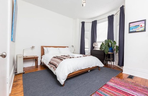 Trinity - Bellwoods Casa | Unique 3 BR House in Trendy Queen West - Sleeps 6!