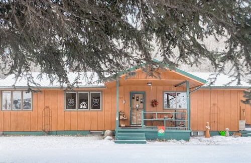 Dotsero Casa | 2-story riverfront home near fishing & hiking with grill, river views, streaming