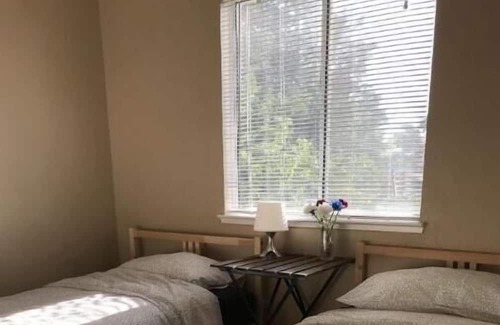 Lathrop Casa | 1994 Built Large House 3/3/3 Garage Parking Kitchen Laundry WiFI TV AC Culdesac