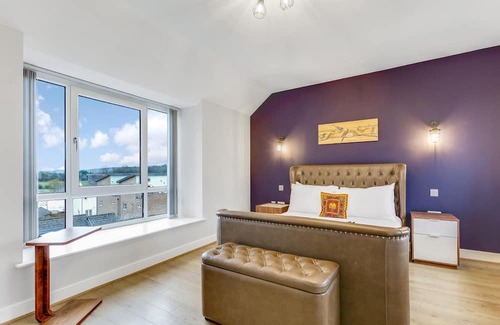 Bletchley Casa | Pass the Keys | Lakeview Gem Home