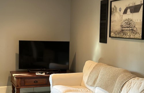 Summerville Cabaña | Cozy cottage in the country, just minutes from beautiful downtown Charleston.