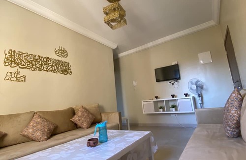 Menara Apartamento | Modern Retreat 5 Minutes from the RAK