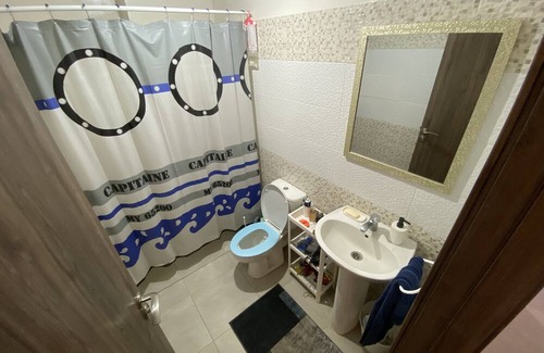 Menara Apartamento | Modern Retreat 5 Minutes from the RAK