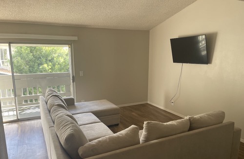 Warner Center Apartamento | Hills Of Peace