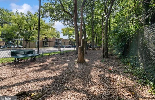 Forest Glen Apartamento | Tranquil, elegant living in the heart of Silver Spring!