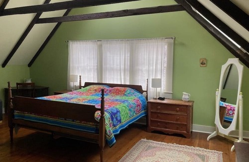 Lyme Center Otro | Farmhouse near Dartmouth College w/ lots of outdoor fun & electric car charger.