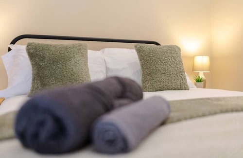 Cowbridge Casa | Exclusive Cottage Retreat Near Cardiff
