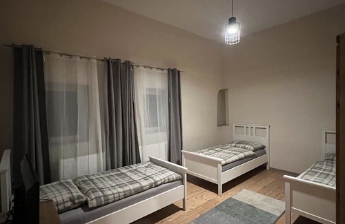 Jork Apartamento | 2 Privat Zimmer Frei! 6 Einzelbetten, Küche, Bad, Smart TV