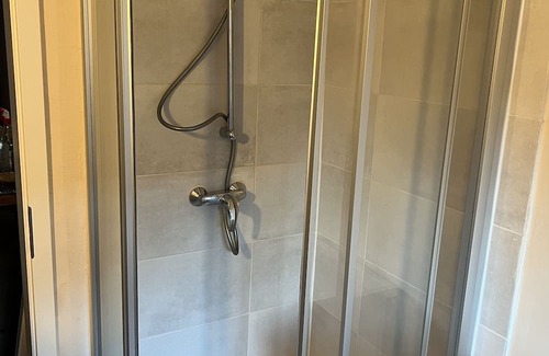 Jork Apartamento | 2 Privat Zimmer Frei! 6 Einzelbetten, Küche, Bad, Smart TV